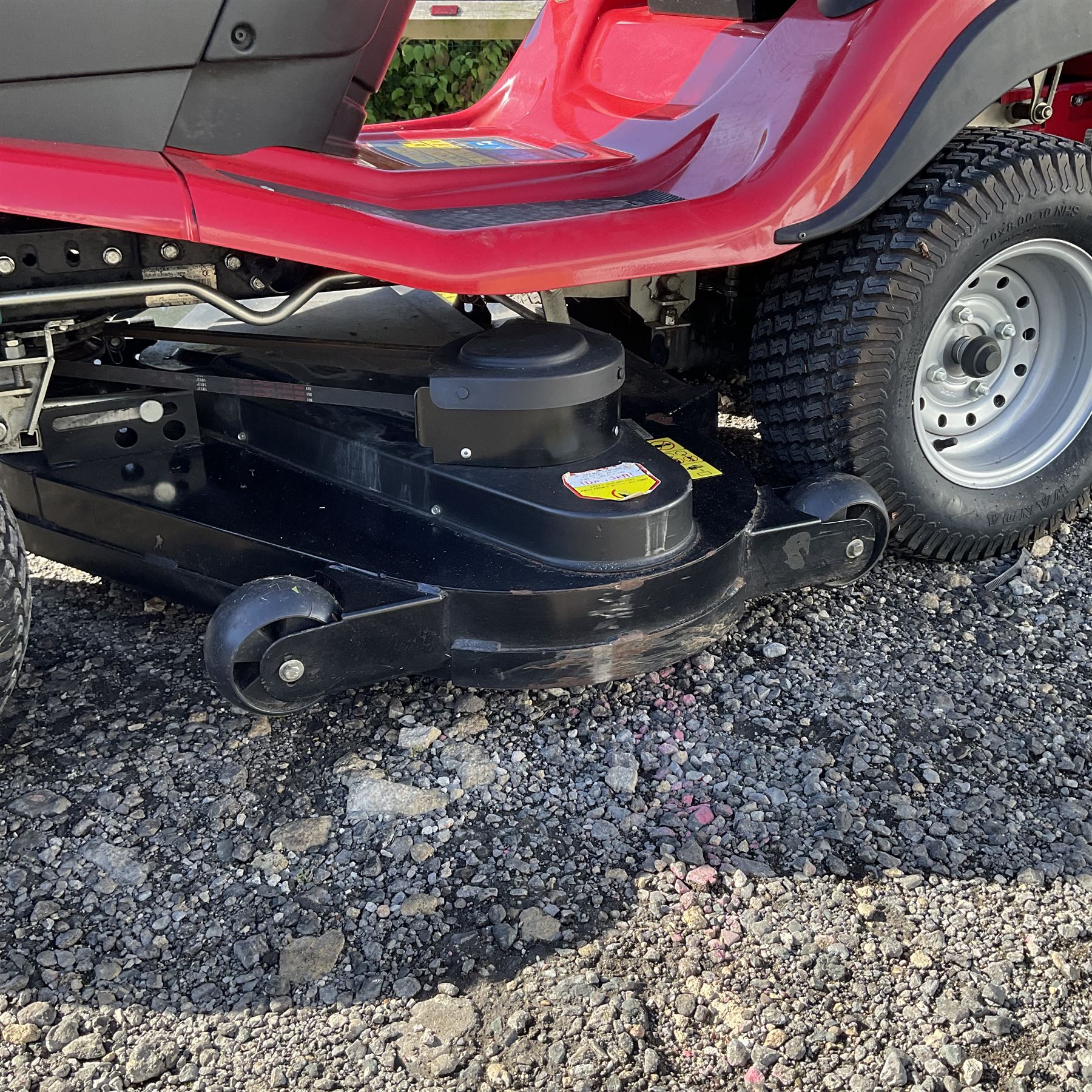 Countax B250 4-Trac ride on lawnmower with lifting jack and papers,