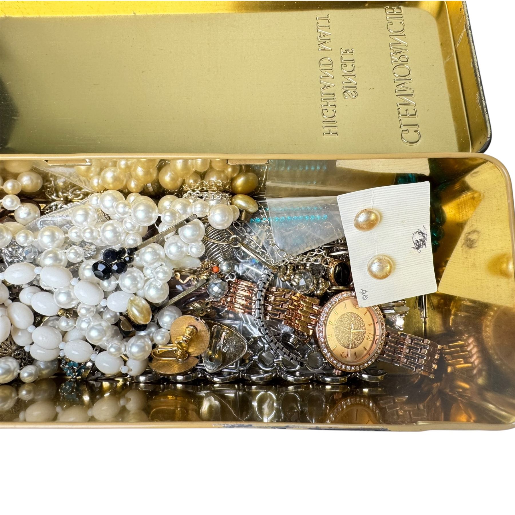 9ct gold cameo pendant and a collection of costume jewellery