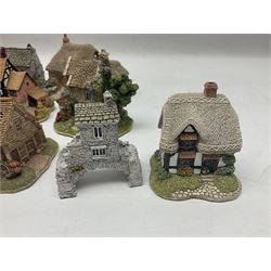 Seventeen Lilliput Lane models, to include The Dalesman, Windy Ridge, Cat Coombe Cottage, Granny Smiths, ect, all with deeds and original boxes (17)