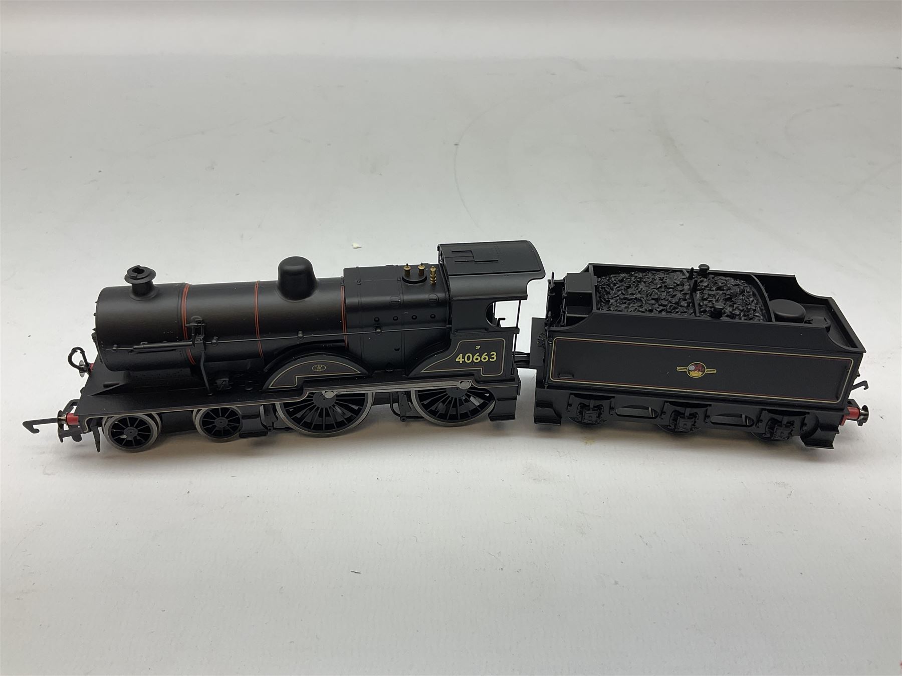 Hornby '00' gauge -Railroad Early BR Class 9F locomotive no. 92027, Class 2P 4-4-0 locomotive no. 40663 and Schools Class 4-4-0 locomotive 'Winchester' no. 30901, all DCC ready (3)