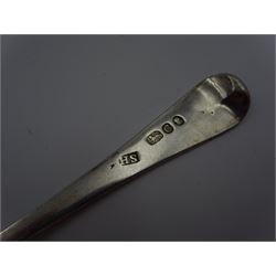 Set of five George III silver Old English pattern teaspoons, each with reed borders and engraved with initial B, hallmarked London 1798, maker's mark HS, together with one very similar George IV silver spoon, hallmarked Richard Britton, London 1826