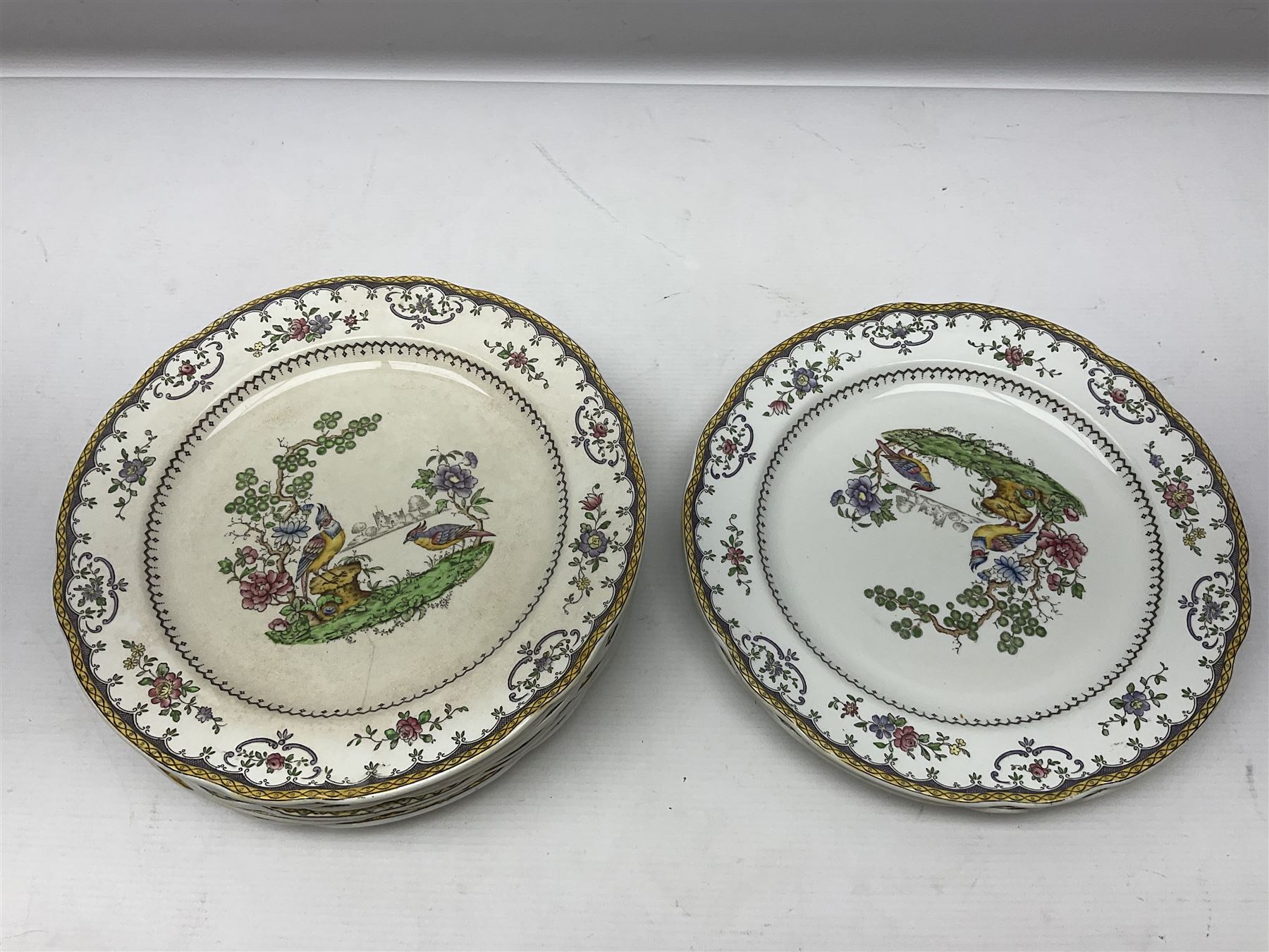 Copeland Spode Chelsea pattern part dinner service, to include seventeen dinner plates, eight side plates, Fifteen soup bowls in two sizes, meat platter etc (53)