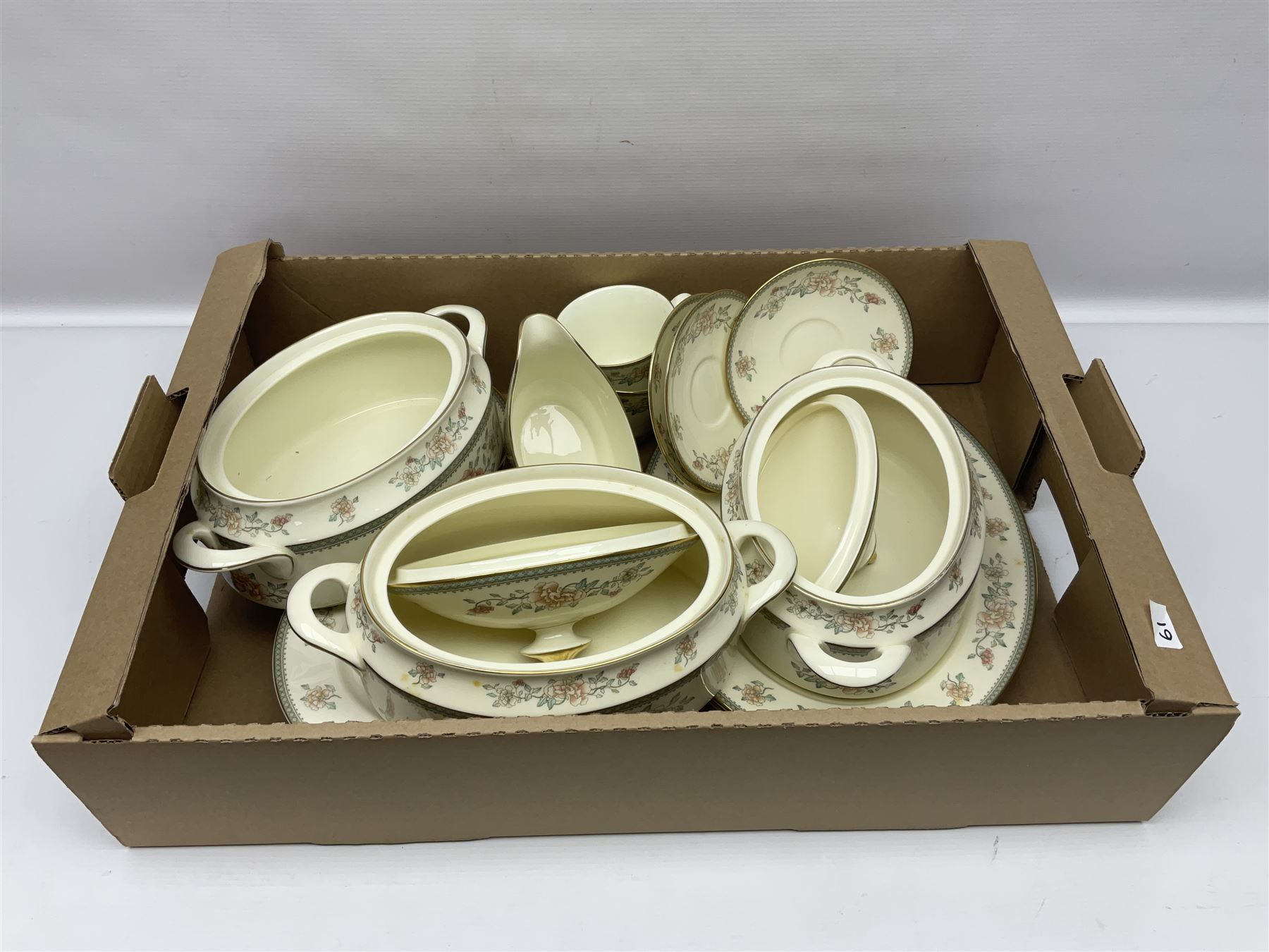 Minton Jasmine pattern tea and dinner wares, including dinner plates, sauce boats, side plates, bowls, teacups, coffee cans and twin handled soup bowls, etc (122)
