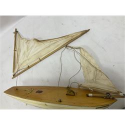 Star Hollow Yacht MK 3 model boat in original box