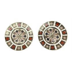 Pair of Royal Crown Derby plates, 1128 Old Imari pattern, D22cm 