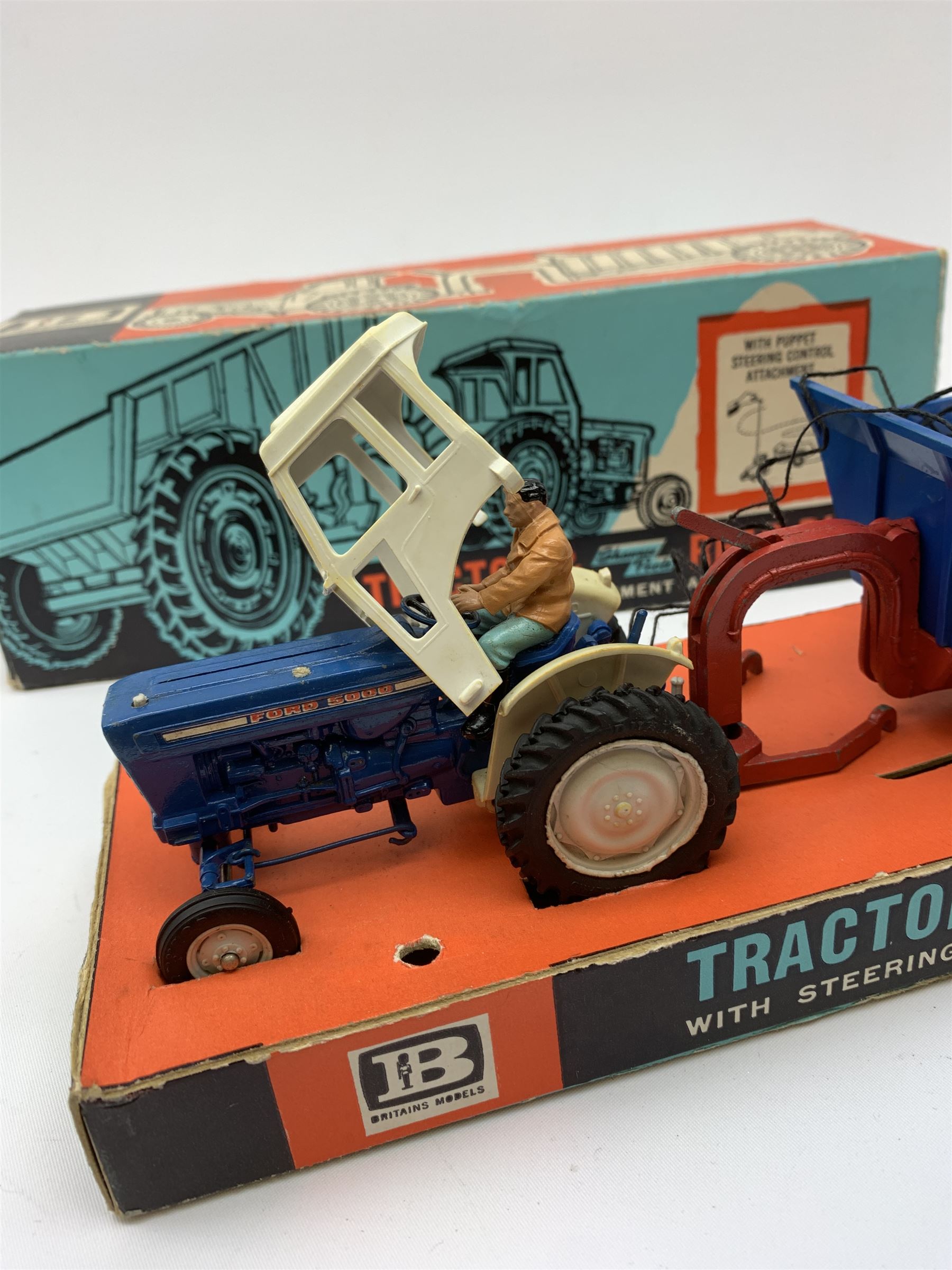 Britains Models - 9630 Ford 5000 tractor and Shawnee Poole Rear Dump with steering attachment and loading spade, in original box with lift-off top and display tray