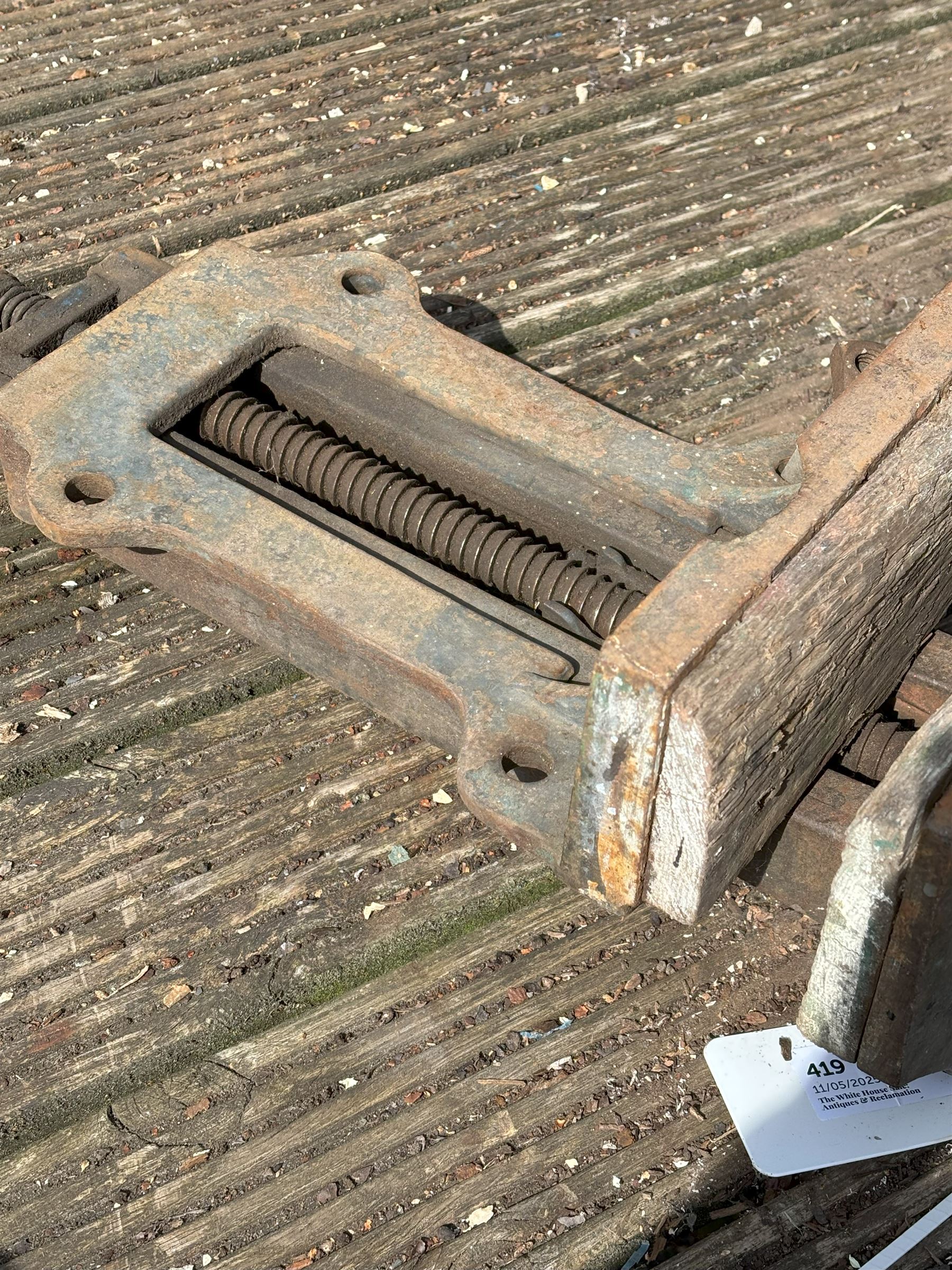 Parkinsons joiners bench vice. L58cm. - COLLECTION BY APPOINTMENT FROM: The White House, Thirsk Road, Easingwold, York, YO61 3NF - CALL 01723 507111 TO ARRANGE