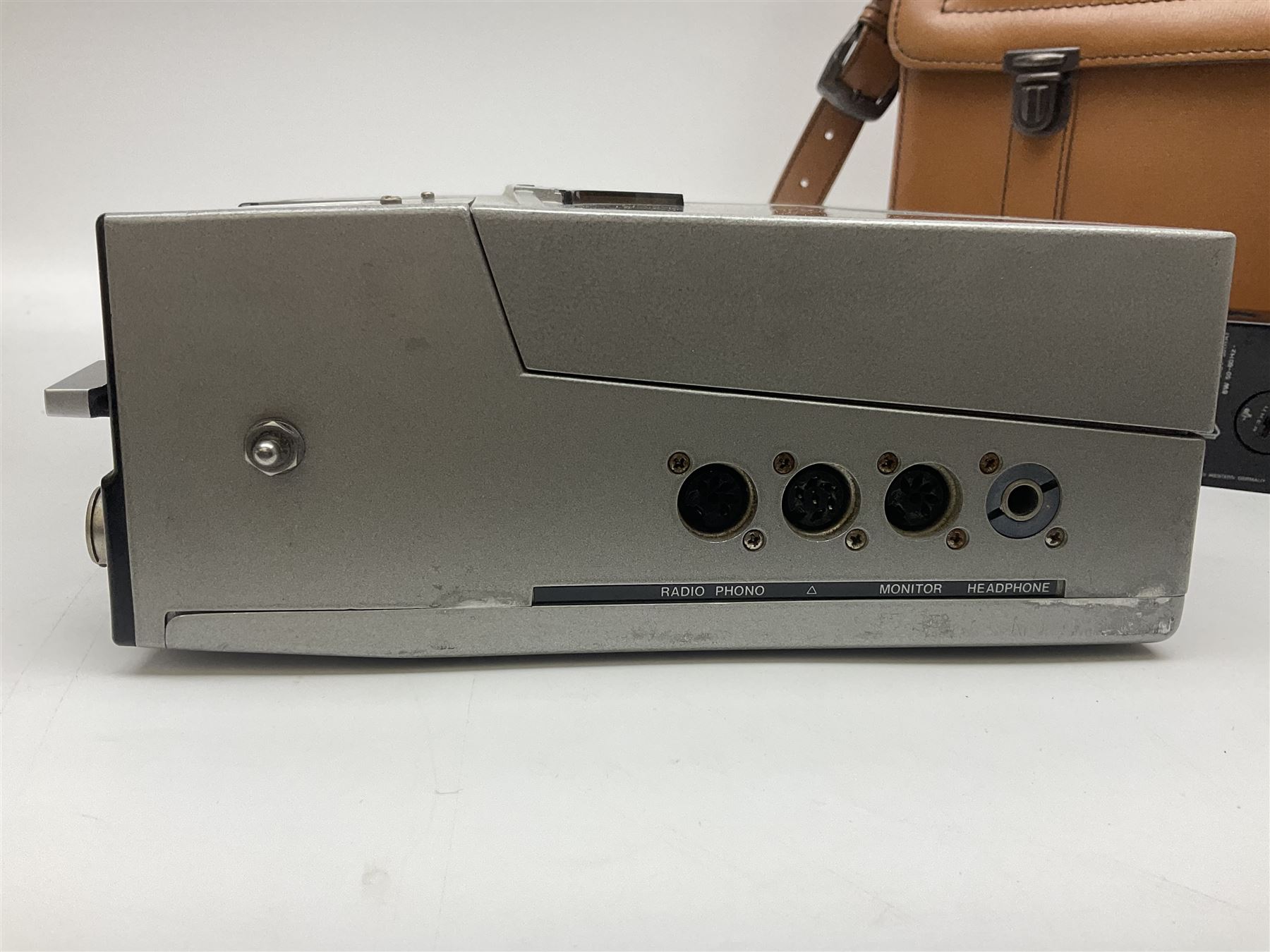 Uher 4200 Report Monitor professional tape recorder, complete with instructions and leather carry case