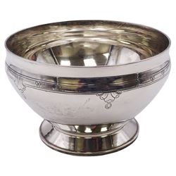 Small 1930's silver bowl, of circular form with engraved band beneath rim, upon a spreading circular foot, hallmarked William Comyns & Sons Ltd, London 1933, also stamped for retailer Z. Barraclough & Sons Ltd, H6.5cm D10.5cm, approximate weight 7.07 ozt (220 grams)