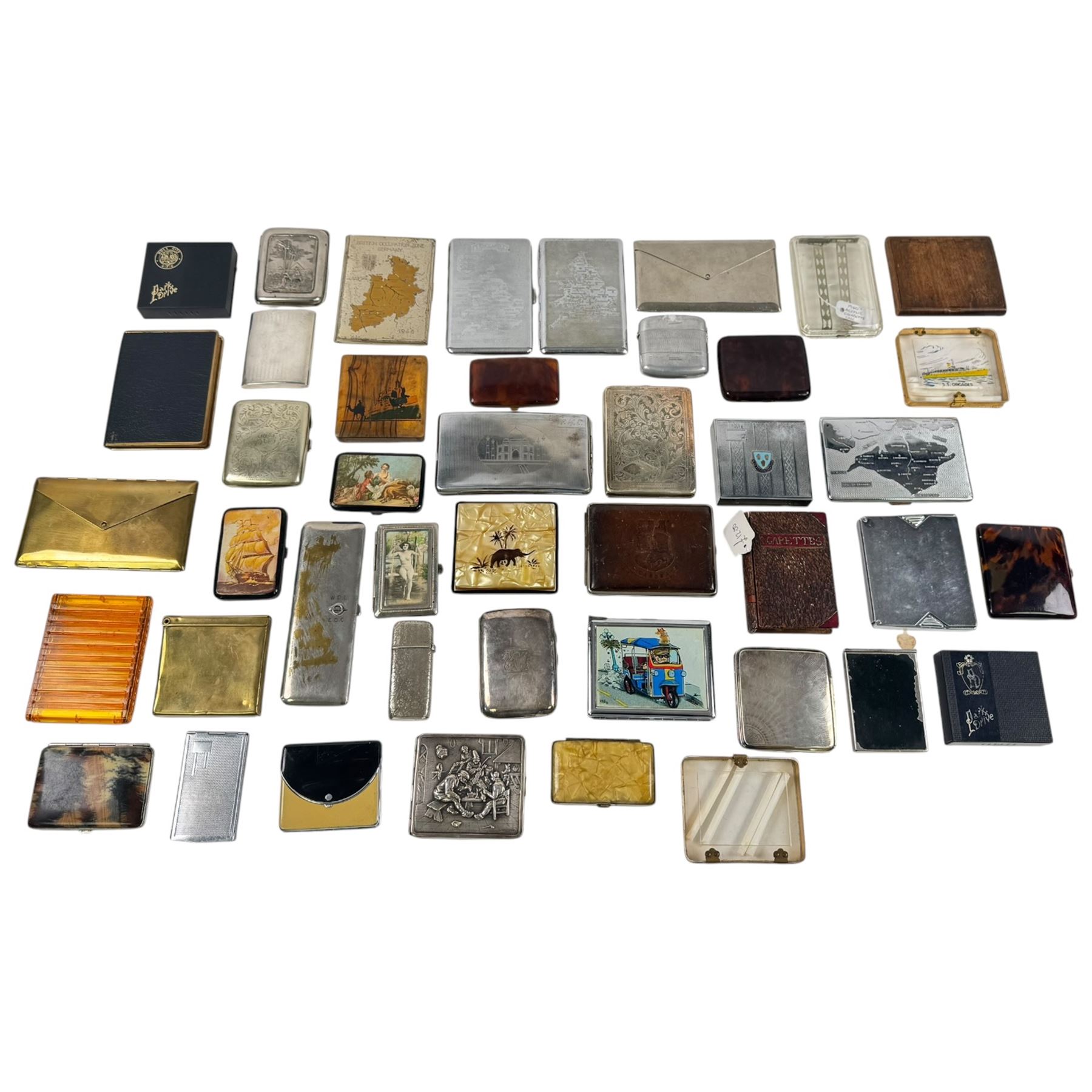 Collection of 20th century cigarette holders, including wooden,  faux tortoiseshell, metal and plastic etc 