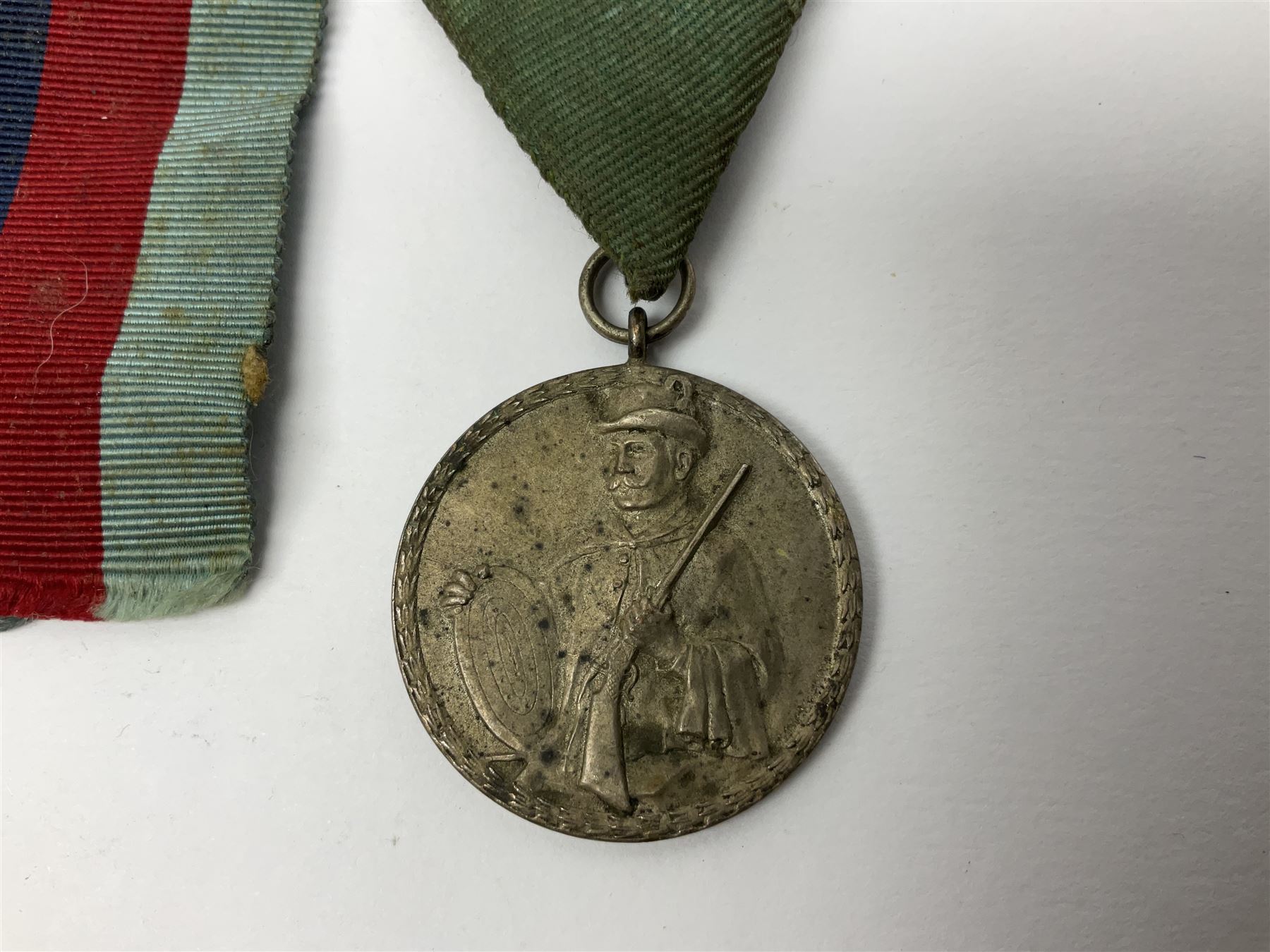 WW1 pair of medals awarded to 151761 Gnr. S. Loten R.A. with ribbons; four WW2 medals with ribbons; and small quantity of cap badges, medallions etc