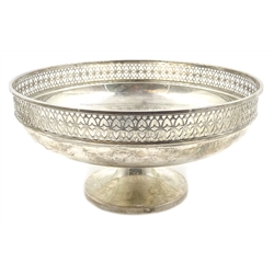  Silver pedestal bowl with pierced decoration by Mappin & Webb, Sheffield 1924, approx 12oz  