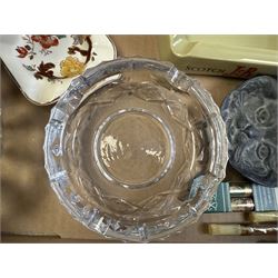Collection of vintage cigarettes, cigars, ashtrays and other smoking related collectables