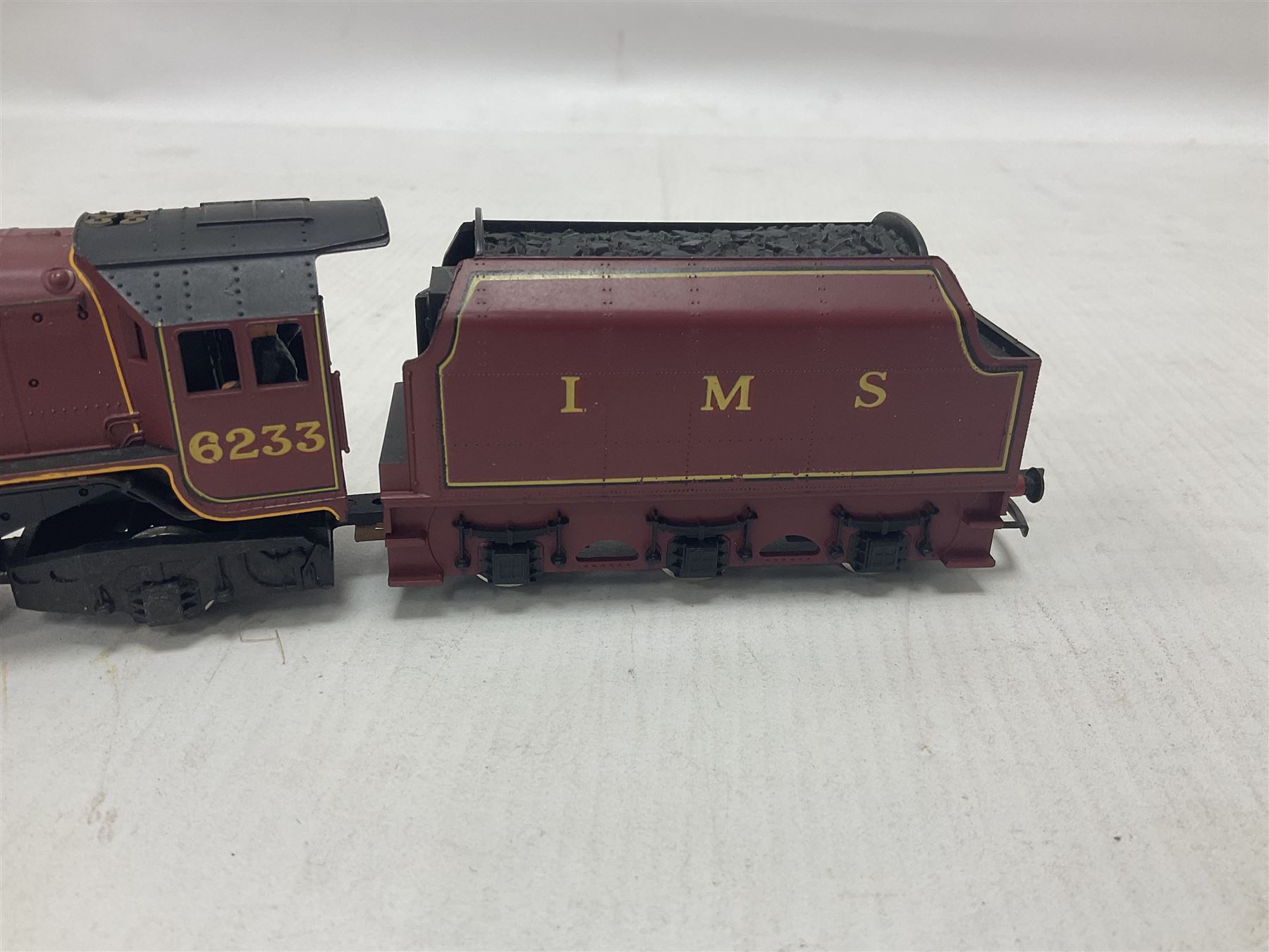 Hornby ‘00’ gauge - four steam locomotives comprising Britannia Class ‘Britannia’ 4-6-2 no.70000 in BR green; Britannia Class ‘Oliver Cromwell’ 4-6-2 no.70013 in BR green; Princess Class 4-6-2 no.6201 in LMS crimson; Coronation Class ‘Duchess of Sutherland’ 4-6-2 no.6233 in LMS crimson; one further tender (5) 