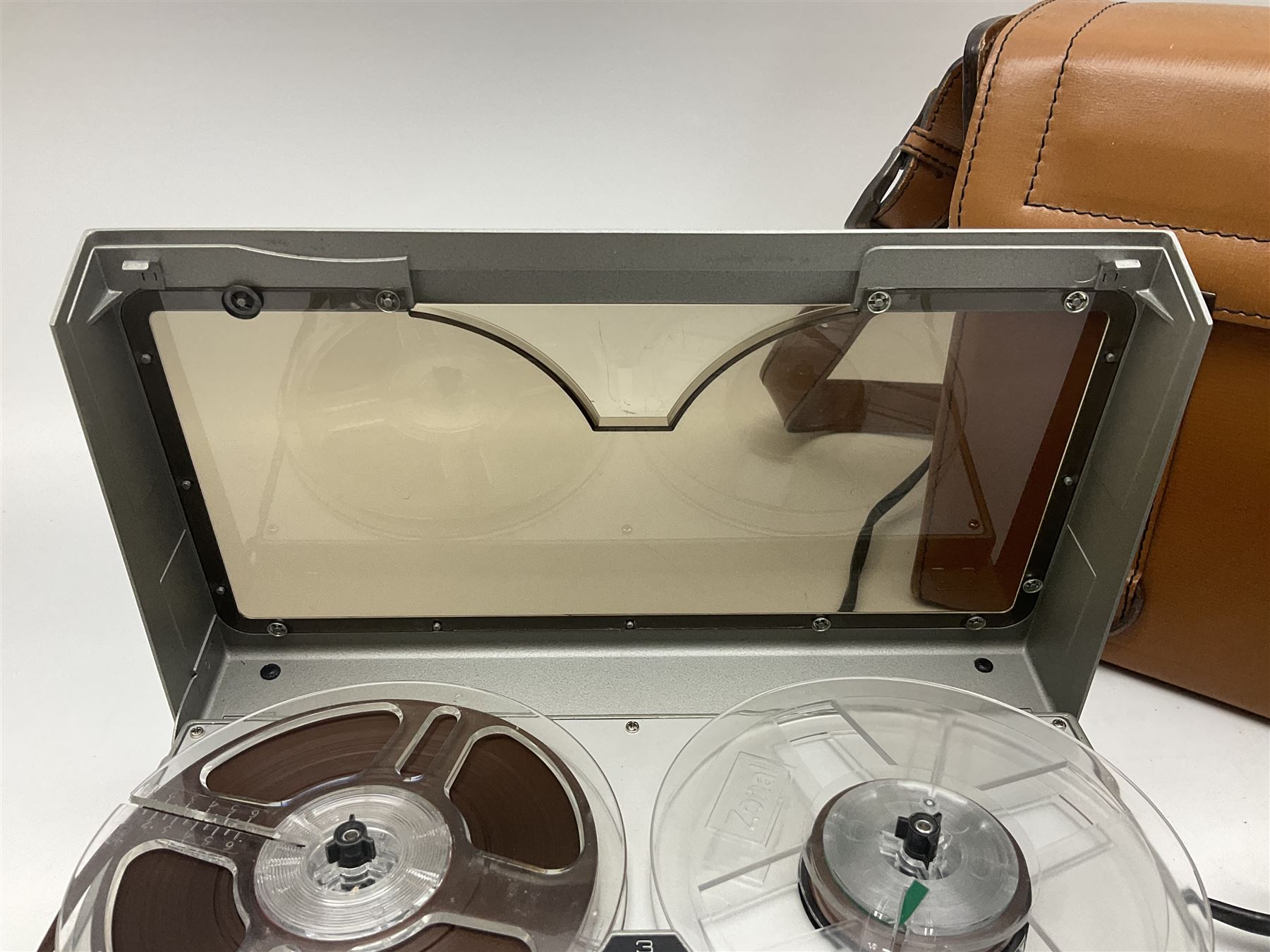 Uher 4200 Report Monitor professional tape recorder, complete with instructions and leather carry case