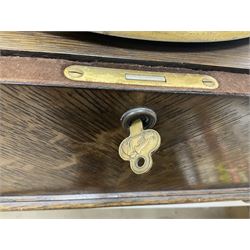 His Master's Voice Lumiere Gramophone, model no. 460 c1925, oak cased table top model with 12