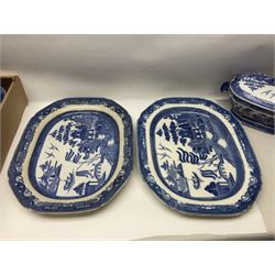 Collection of blue and white willow pattern dinnerwares, to include a covered tureen, two meat platters, dinner plates, dishes etc