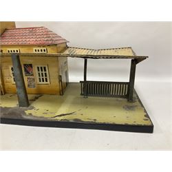 Märklin/Bing - c1930s tin-plate railway station in the style of a WW2 German station for ‘0’ gauge 