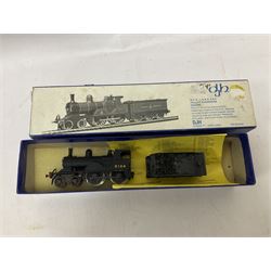 ‘00’ gauge - two kit built steam locomotives and tenders comprising GCR/LNER Class D6 4-4-0 Pollitt Passenger Engine no.2106 finished in LNER black with DJH Models box; Class D9 4-4-0 ‘Queen Mary’ no.62307 finished in BR black (2) 