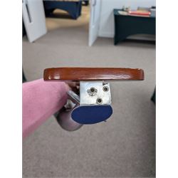 Early 20th century Stroviols Popular Model violin, with four strings and single aluminium horn