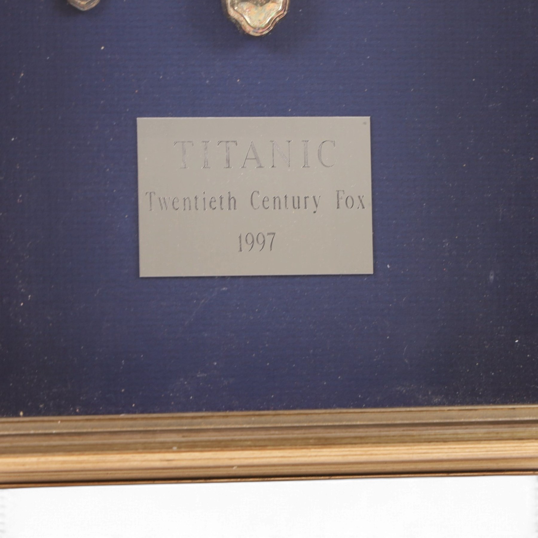 Titanic (Twentieth Century Fox 1997): framed set of cutlery used in the first class dining rooms scenes during the filming of the movie, sold by the J. Peterman Company, with original receipt and box