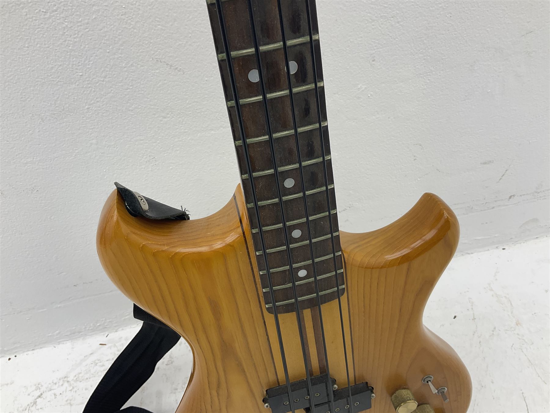 Westone Thunder 1-A elm four-string electric bass guitar, serial no.4052670 L111cm