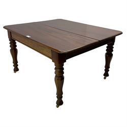 19th century mahogany extending dining table with three additional leaves, rectangular top with rounded corners, pull-out action, on turned and faceted supports with brass castors