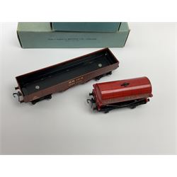 Hornby Dublo - High Capacity Wagon D1 (N.E. brown base with black wheels); and Oil Tank Wagon D1 'Royal Daylight'; each in pale blue box (2)