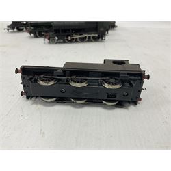 Mainline Railways ‘00’ gauge - Class J72 0-6-0T no.581 in LNER green; Class 43XX 2-6-0 no.2358 in GWR black; Class 2251 0-6-0 locomotive and tender no.3205 in GWR green; Class N2 0-6-2T no.4744 in LNER black; Class 56XX 0-6-2T locomotive; one plain 0-6-0 Tank locomotive (6) 