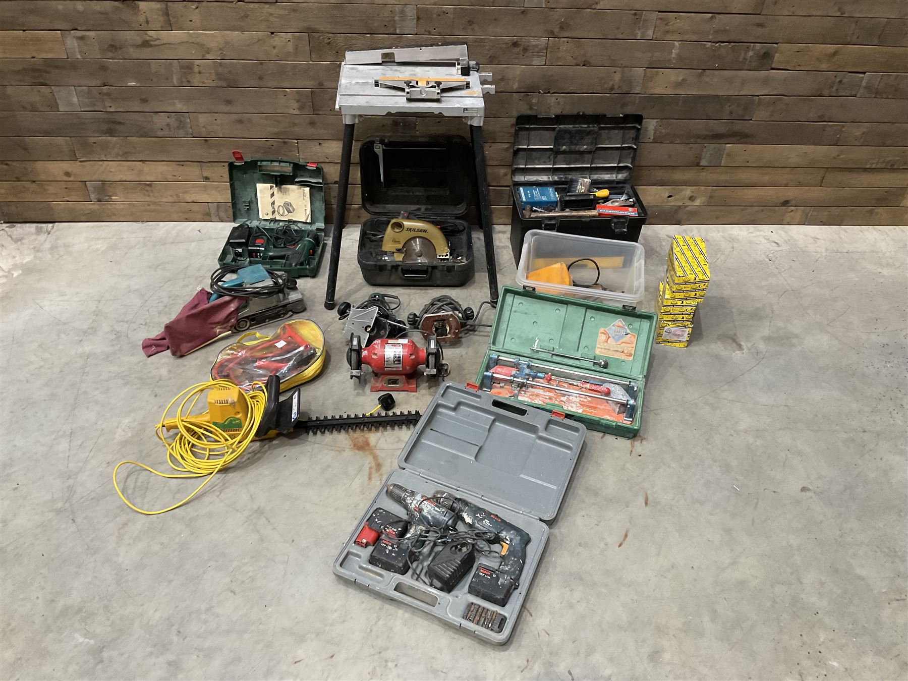 A quantity of power and hand tools including Skilsaw Classic circular saw, Makita 9401 belt sander, Bosch POF 52 router etc
