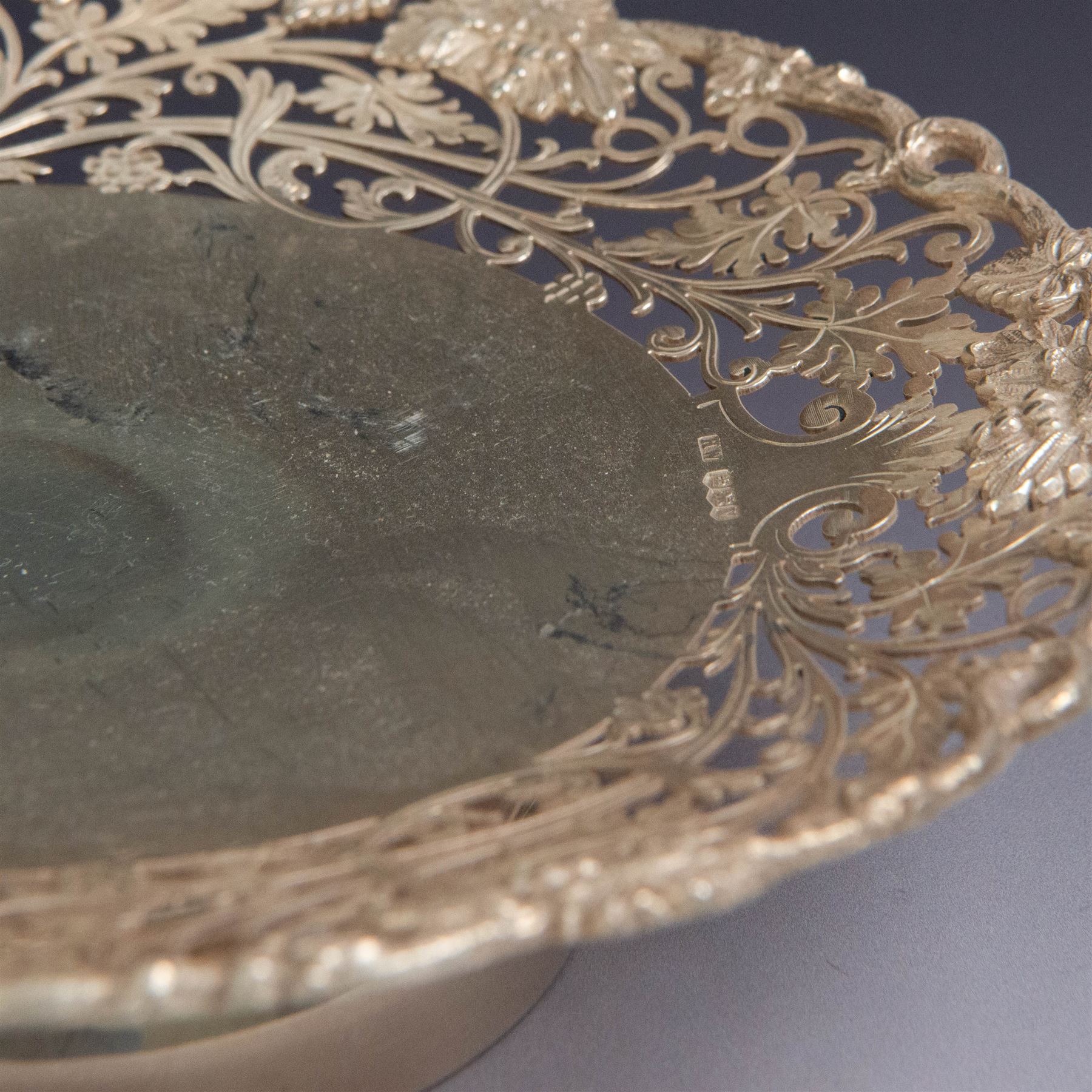 Pair of 1930s silver pedestal dishes, of circular form, the sides with pierced vine decoration, upon a domed pedestal foot, hallmarked Lee & Wigfull, Sheffield 1938, D21cm, H6cm