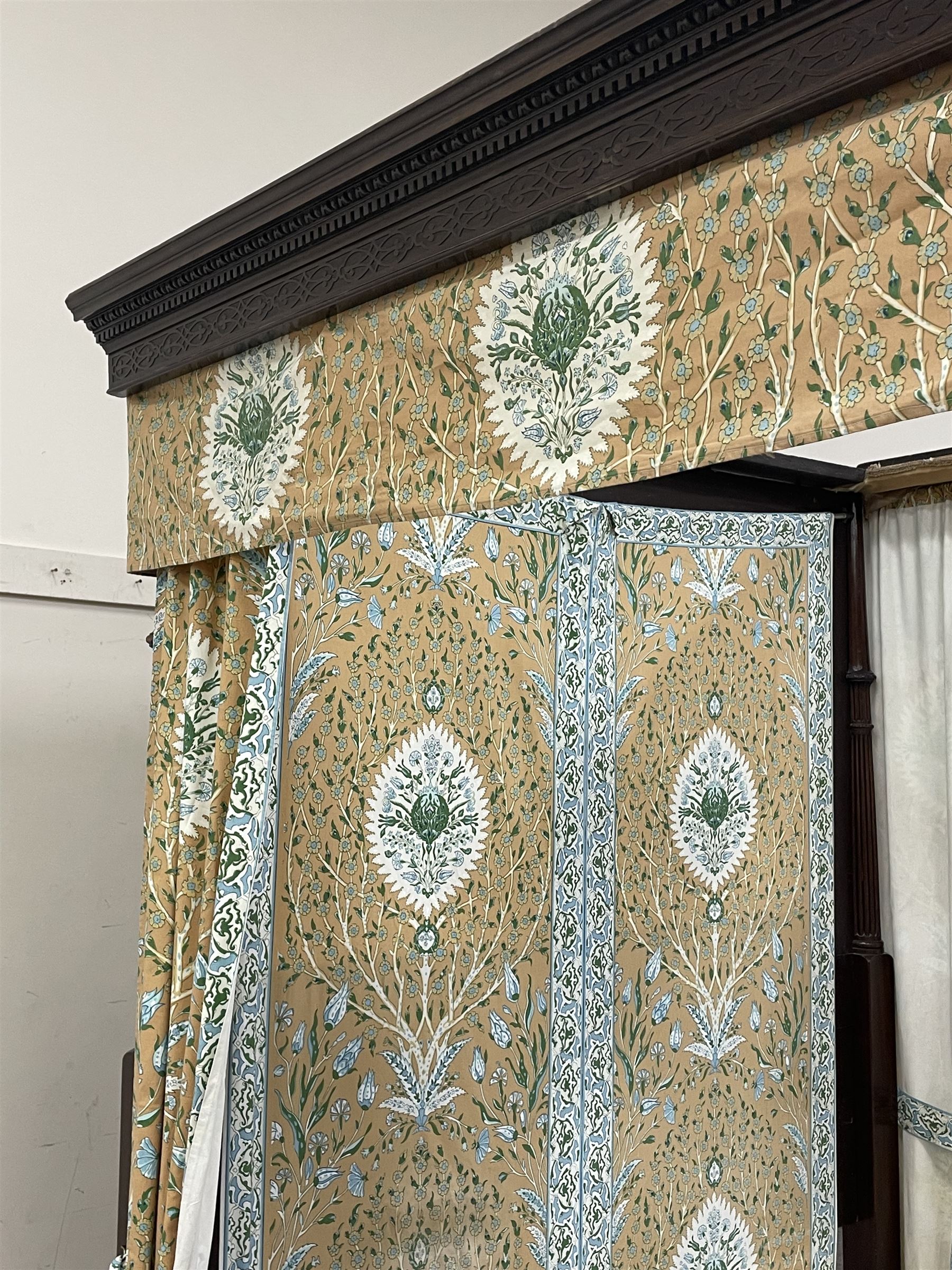 Early 20th century Chippendale style mahogany four poster bed, projecting dentil cornice with egg and dart mouldings and blind fretwork frieze, tapering reeded supports, with bed base