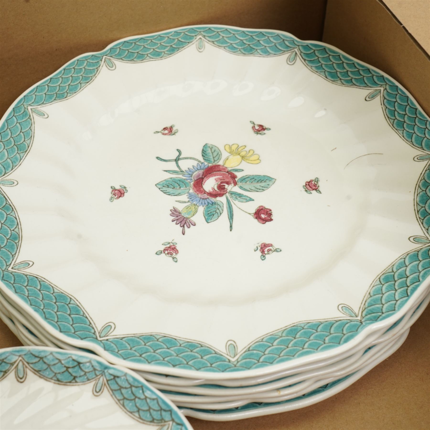 Royal Doulton Lowestoft Bouquet tea and dinner wares, including two vegetable dishes, six dinner plates and six smaller plates, and six saucers