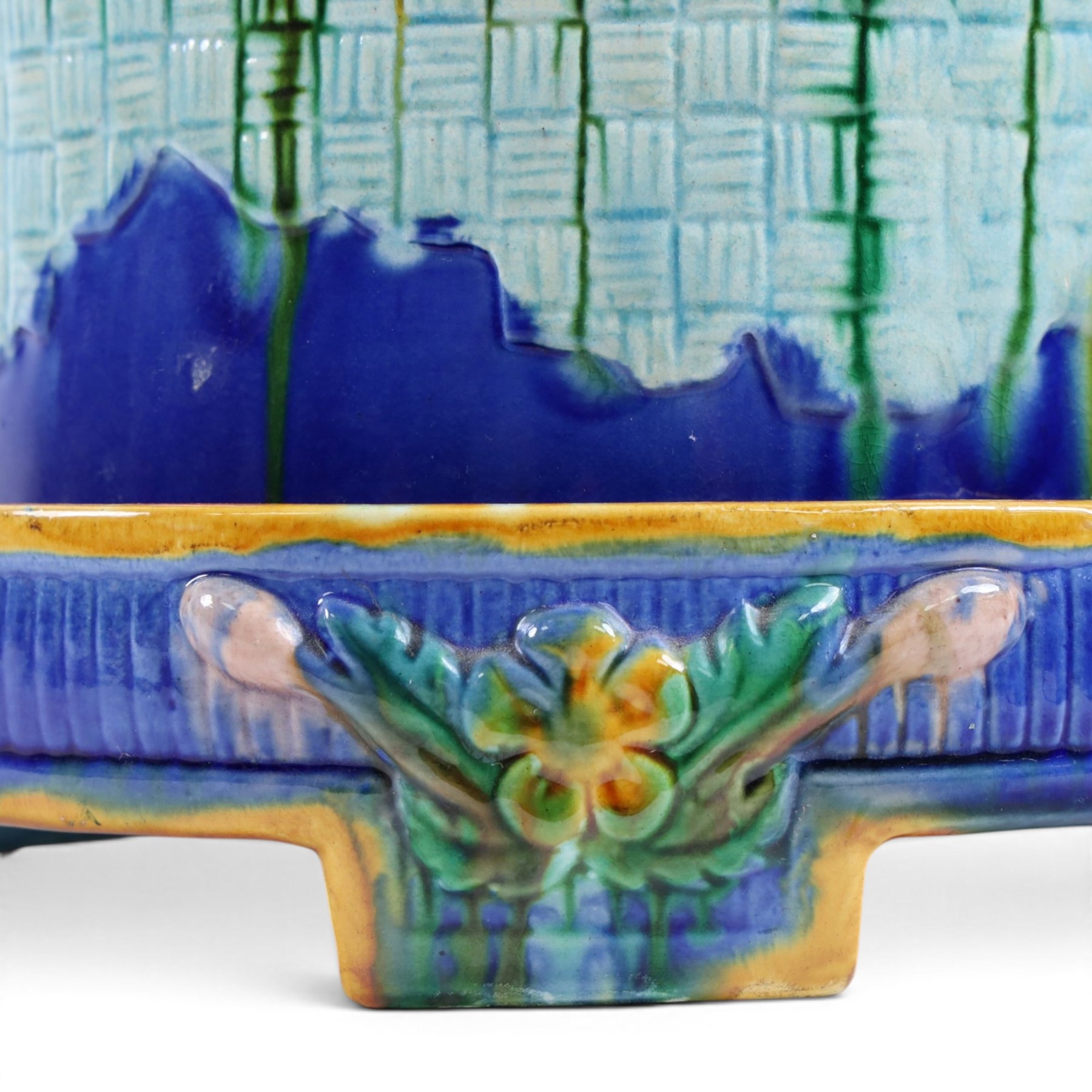 Majolica cheese dome, decorated in relief with floral sprigs, H32cm