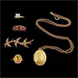 9ct gold jewellery including five stone garnet ring, citrine and paste stone set cluster ring, diamond cluster ring, locket pendant necklace and a pearl swallow brooch
