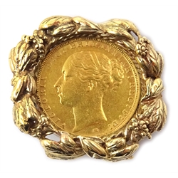  Victorian gold sovereign 1886 in 9ct gold loose mount brooch, 17.5gm  