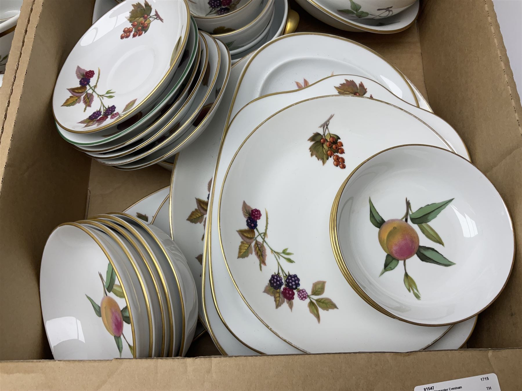 Extensive collection of Royal Worcester Evesham pattern tea and