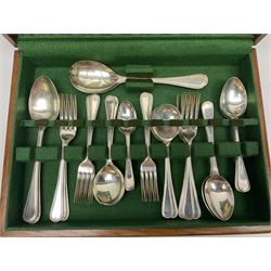 United Cutlers Sheffield silver-plate canteen of cutlery for six settings in oak case, L40cm