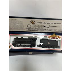 Four Bachmann Branch Line ‘00’ gauge Gresley J39 Class 0-6-0 locomotives, comprising 31851 no.64964 in BR black livery with early crest, 31851A no. 64958 in BR black with early emblem, 31852 no. 64967 in BR black with late crest and 31852A no. 64970 in BR black with late crest, all boxed 
