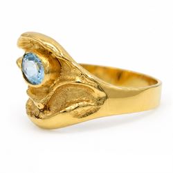 18ct gold Swiss blue topaz ring, bezel single oval cut topaz, within an abstract creased design setting, stamped 750