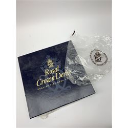 A boxed Royal Crown Derby Imari cabinet plate, decorated in the 1128 pattern, D27cm, together with a Royal Crown Derby dish of lozenge form with acorn detailed twin handles and four conforming feet, decorated in the 1128 pattern, L22.5cm. (2). 