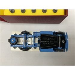 Ten Atlas Dinky die-cast models and accessories including, Bedford TK Tipper no. 435, Austin Wagon no. 412, two Miniatures, 25 O Camion Laiter, 'Panneaux De Signalisation Routiere' and others (10)