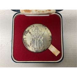 Queen Elizabeth II silver jubilee 1952 - 1977 sterling silver hallmarked medallion, cased
