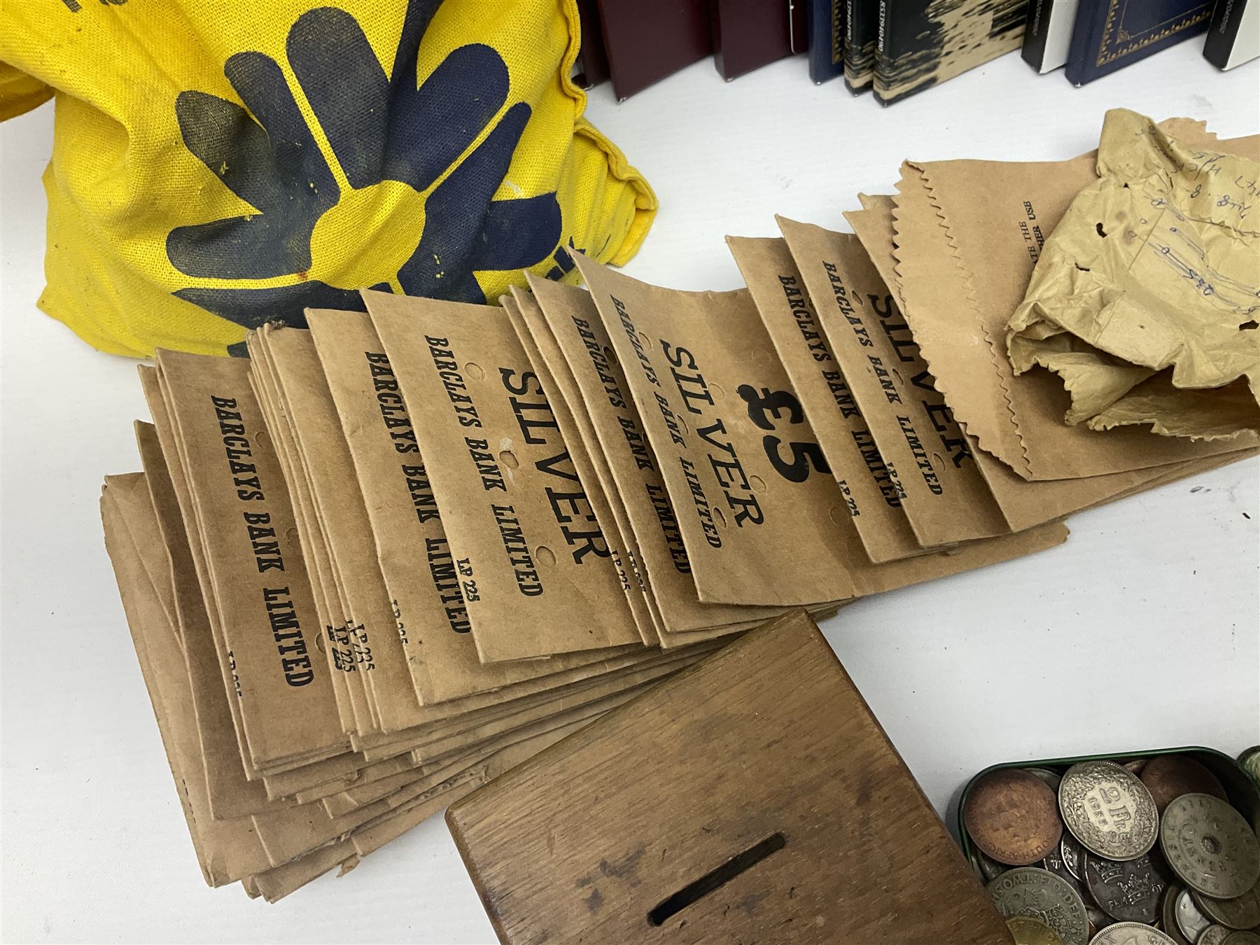 Great British and World coins, including a small number of pre 1920 silver coins, pre-decimal pennies, commemorative crowns, various part filled 'The London Mint Office' commemorative coin folders, Britain's First Decimal Coins sets in blue folders, pre-Euro coinage, United States of America coins etc