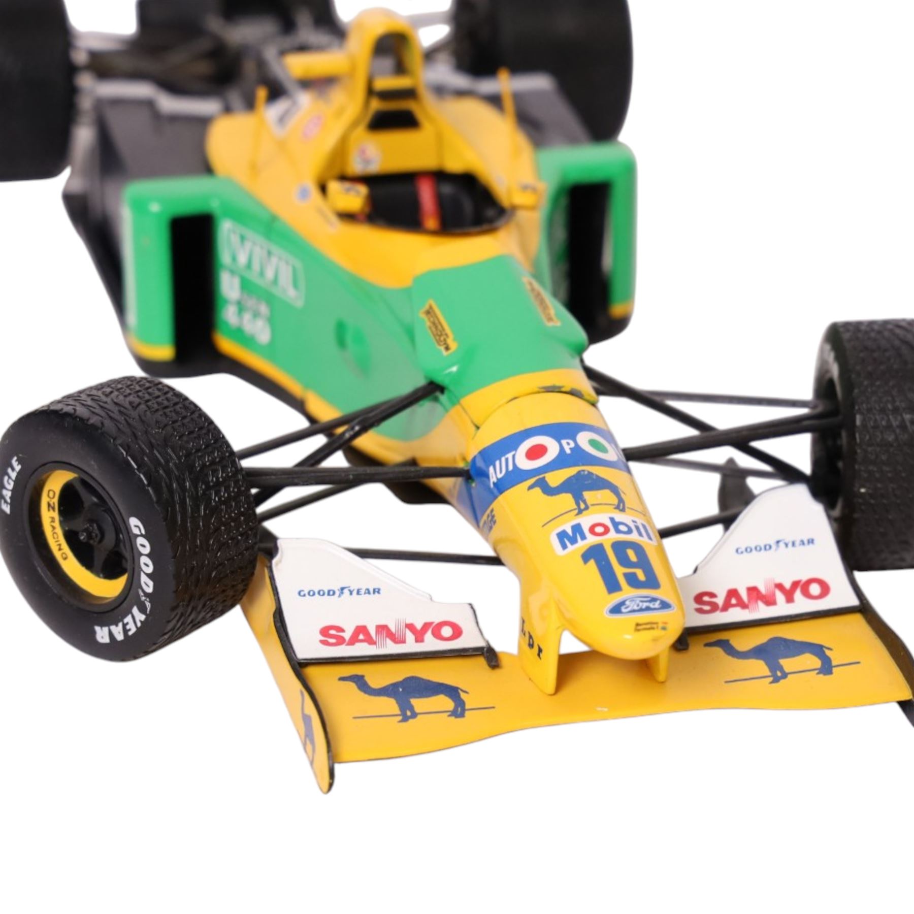 Paul's Model Art 1:18 Michael Schumacher Collection Benetton Ford B192 #19 car with Mobil decals, boxed