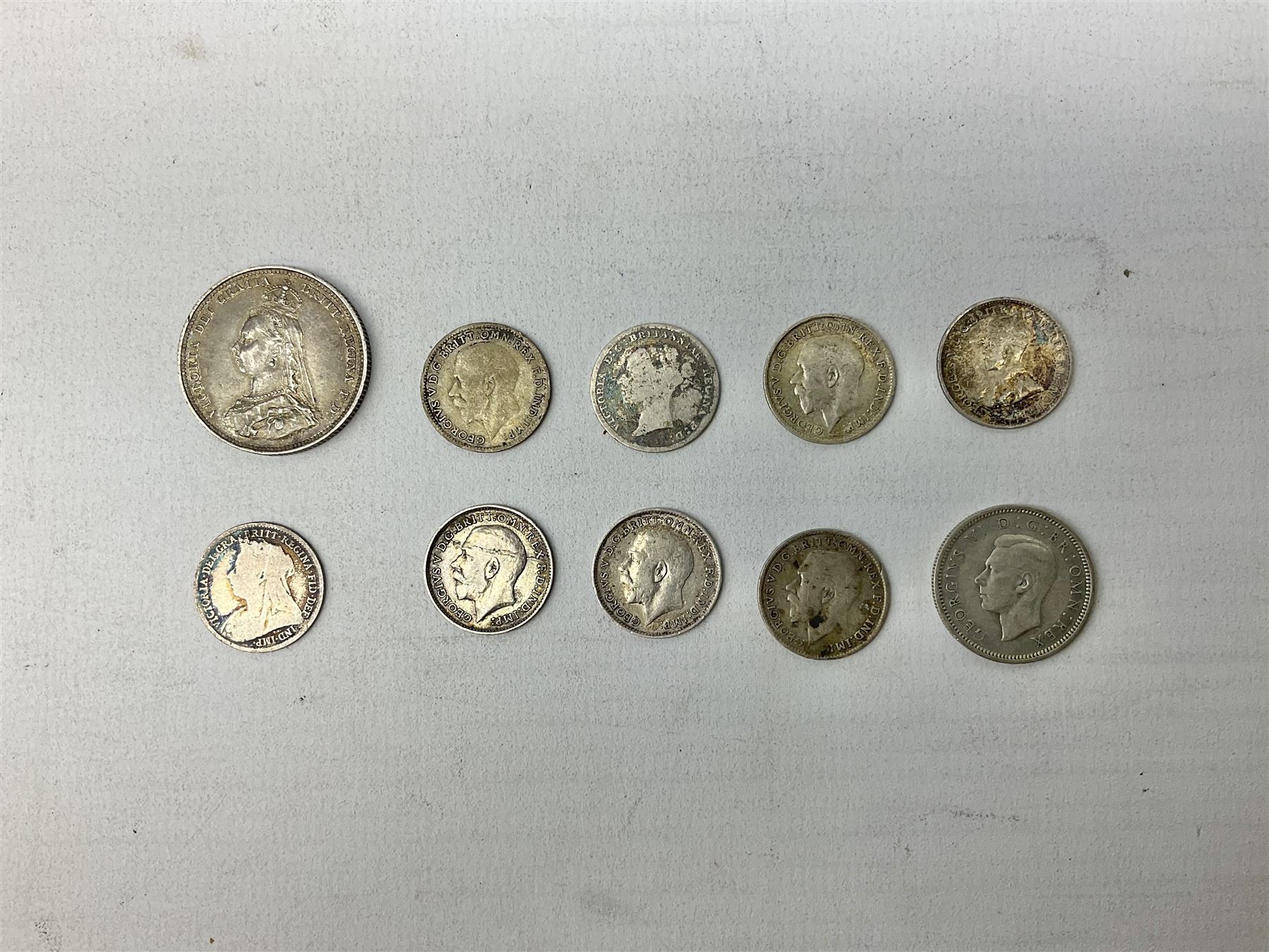 Great British and World coins, including George IIII 1821 crown, Queen Victoria 1887 shilling, various silver threepence pieces, George III 1805 Irish penny, pre-Euro coinage etc