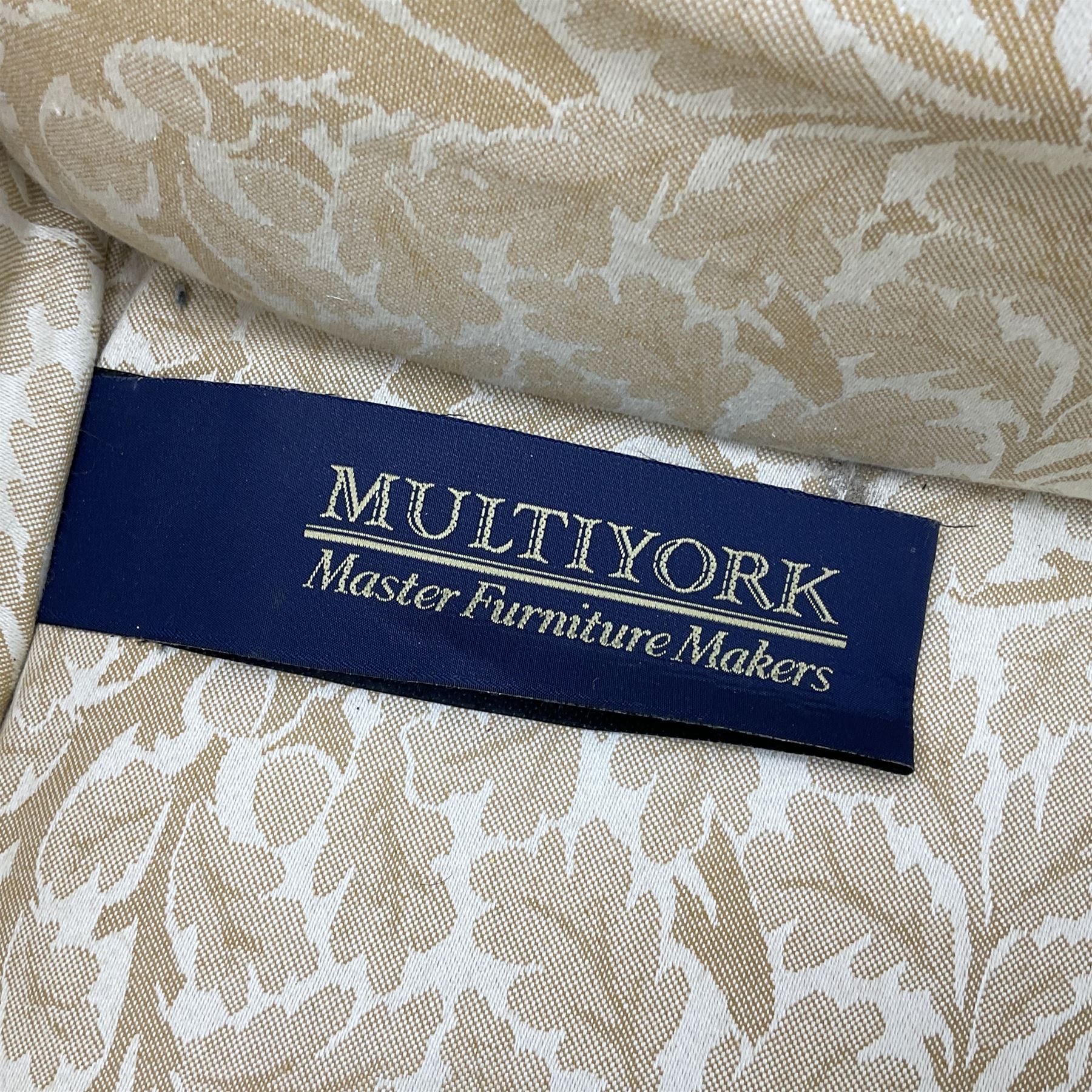 Multi-York - two-seat traditionally shaped sofa, upholstered in oak leaf and acorn patterned fabric