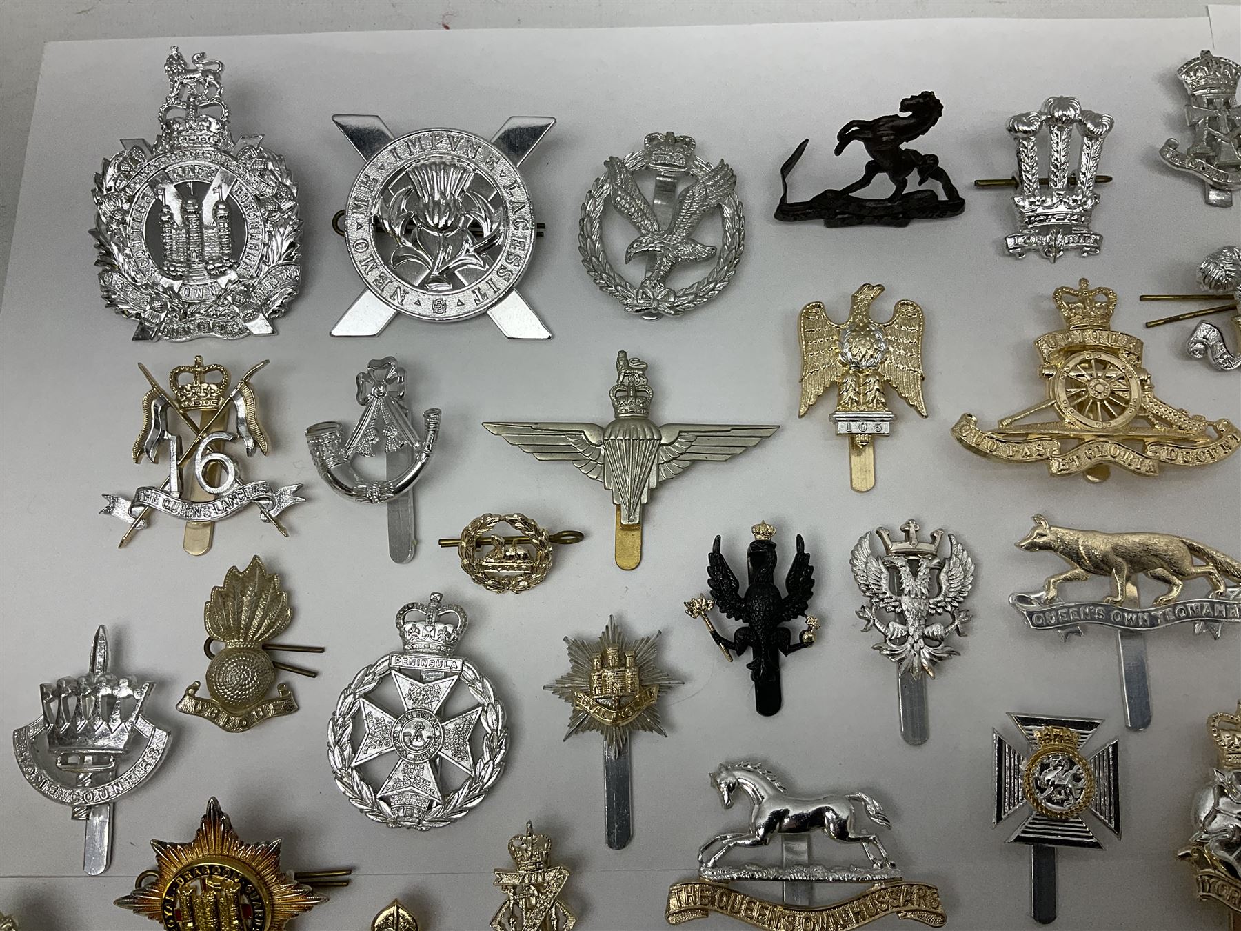 Military badges - approximately eighty predominantly staybrite glengarry, cap and collar badges and small quantity of plastic badges