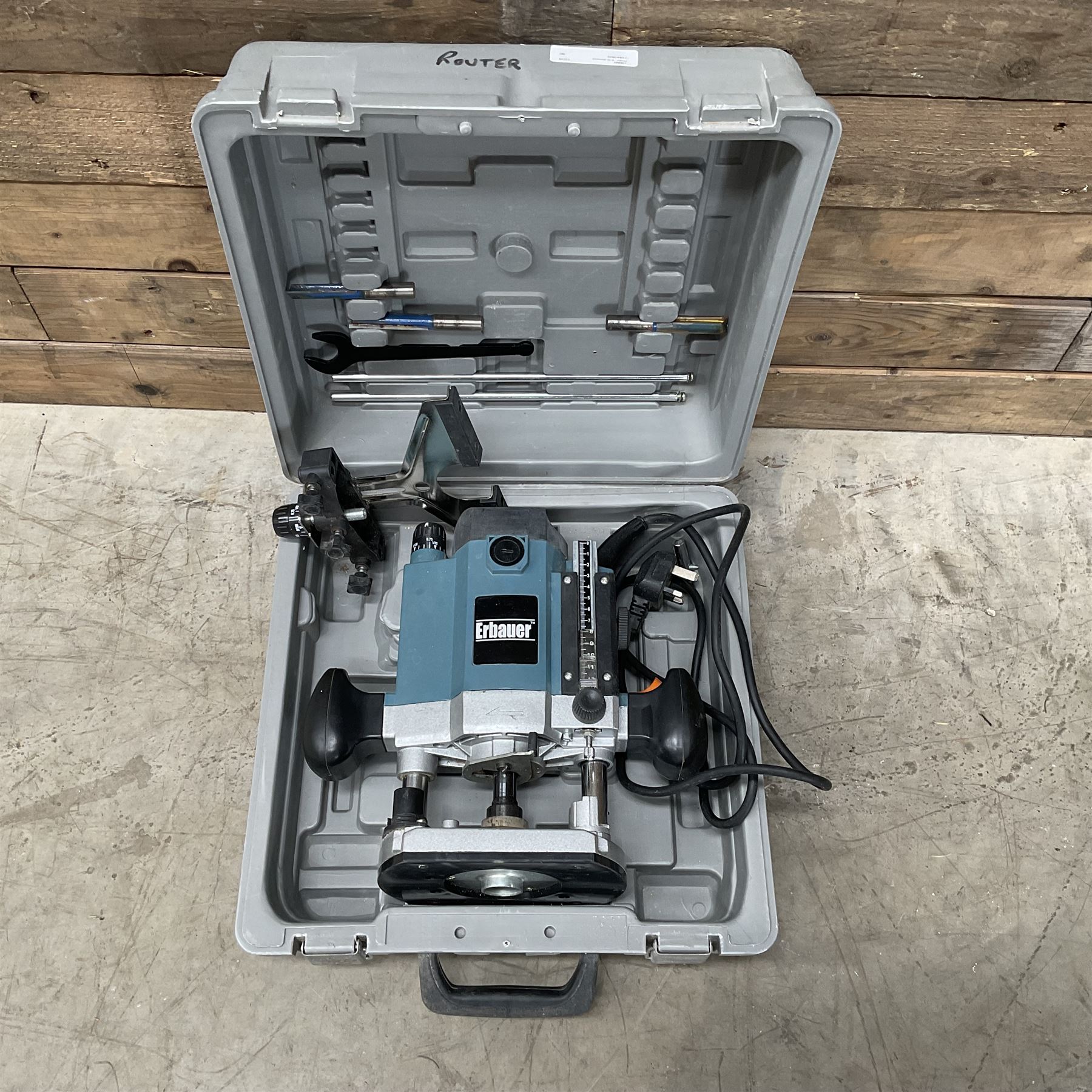 Erbauer ERBRT3-240 router and a MacAllister MPS750-2 pole chainsaw