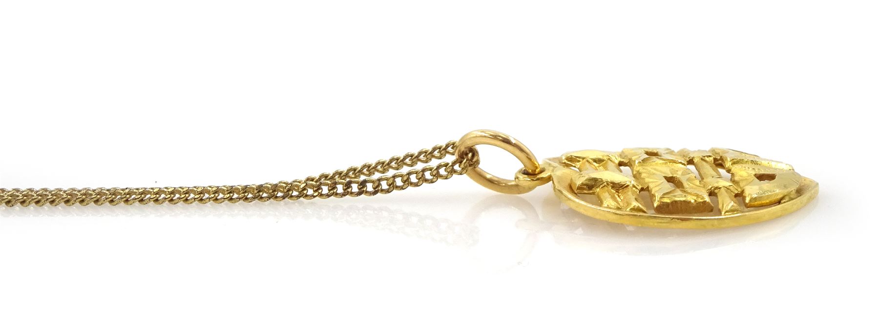 21ct gold heart pendant, on gilt chain